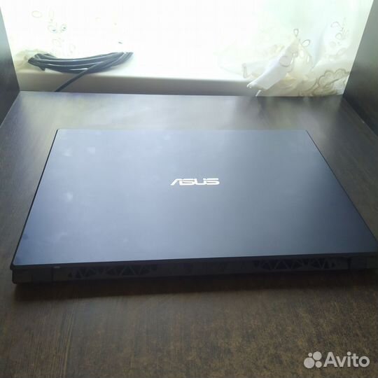 Asus Vivobook i5/1050