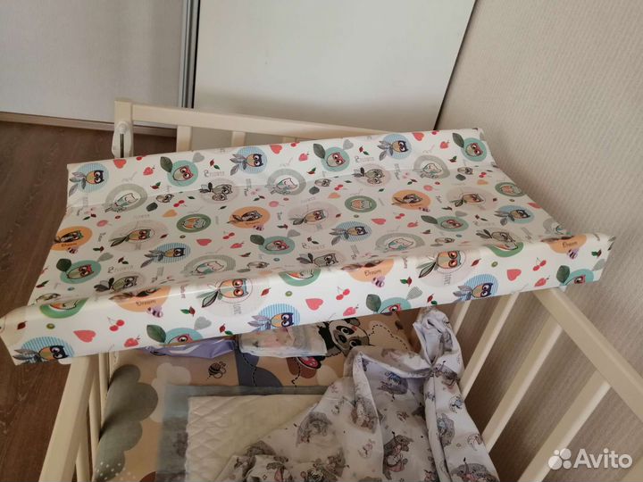 Пеленальная доска на кроватку