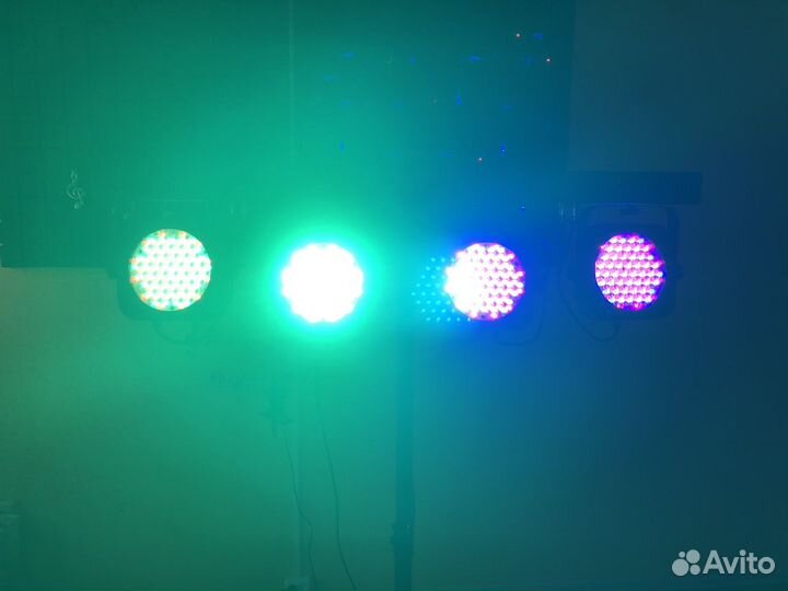 Световое оборудование на стойке