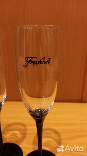 Бокалы на чёрных ножках (2 штуки)