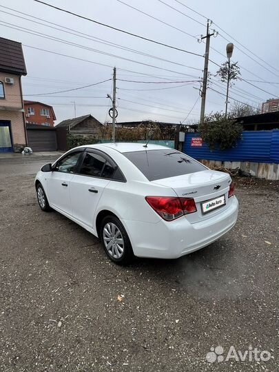 Chevrolet Cruze 1.8 МТ, 2011, битый, 145 000 км