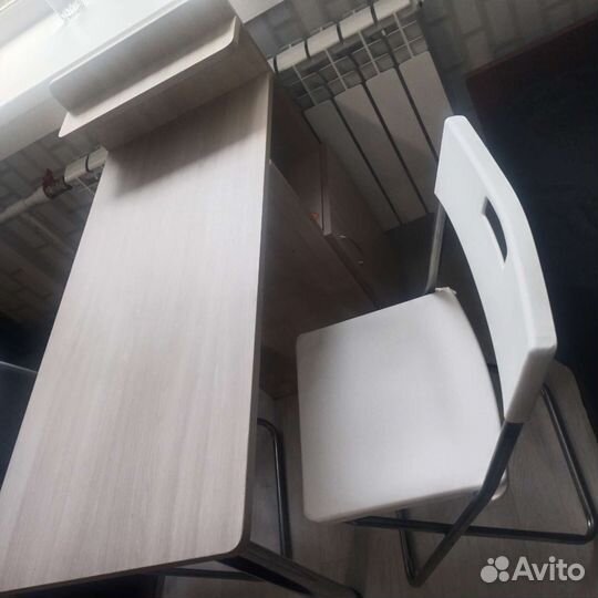 Столик с тумбочкой