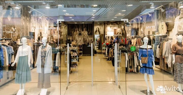 Директор магазина одежды