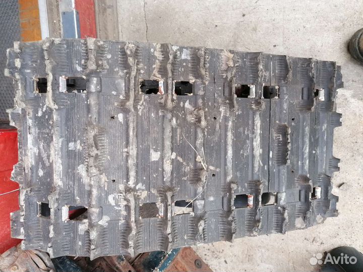 Гусеница 121