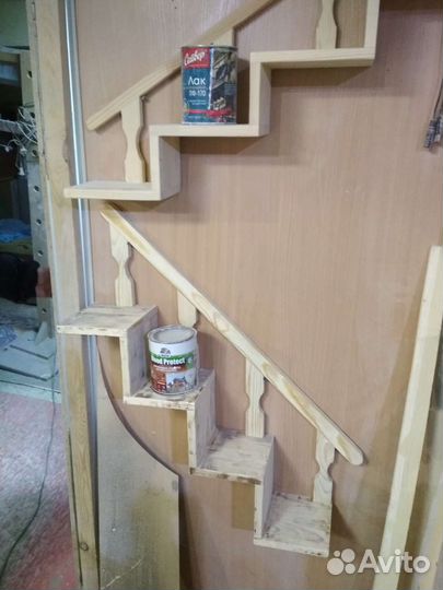 Полка из дерева,лестница