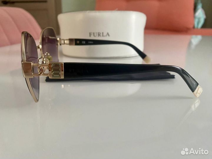 Солнцезащитные очки женские брендовые