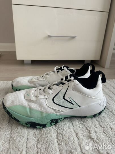 Баскетбольные кроссовки demix