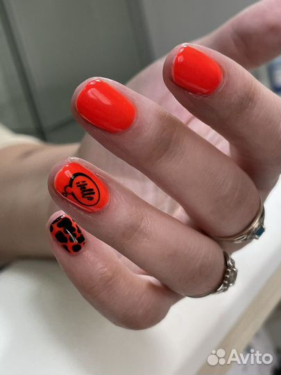 Модель на маникюр и покрытие гель лак