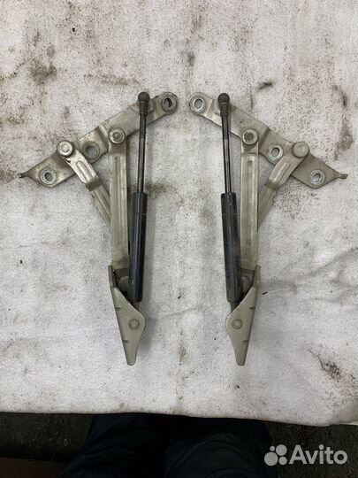 Петли багажника Nissan Primera P10, Infiniti