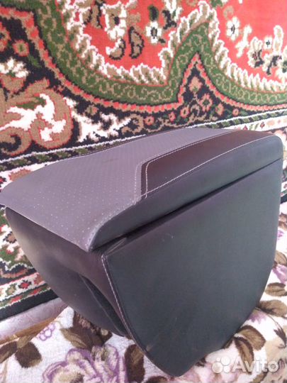 Подлокотник