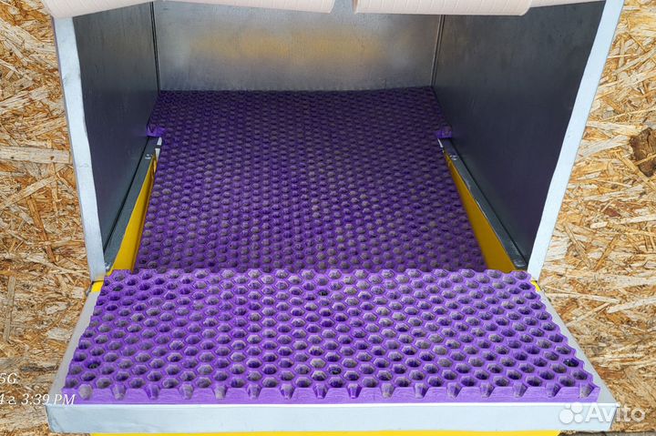 Гнездо для кур с яйцесборником