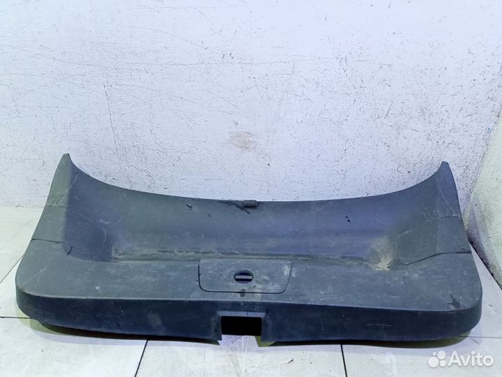 Обшивка двери багажника Volkswagen Golf 7