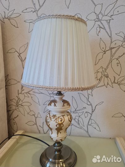 Лампа настольная