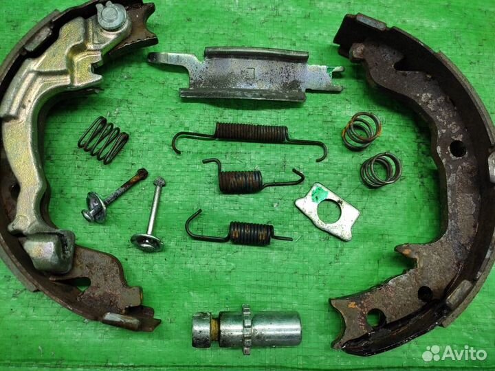 Колодки ручного тормоза Dodge Caliber/Jeep Compass