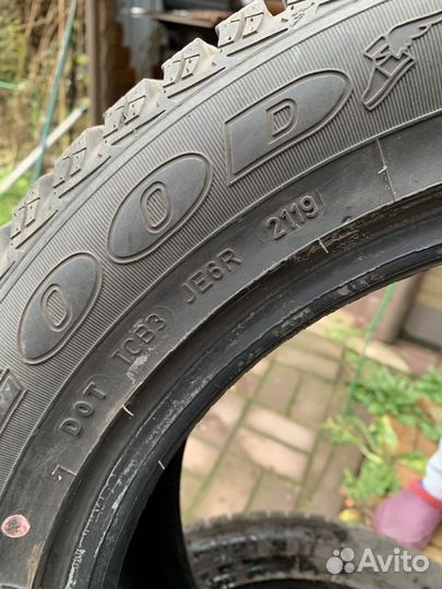 Goodyear UltraGrip Ice+ 215/55 R16 93