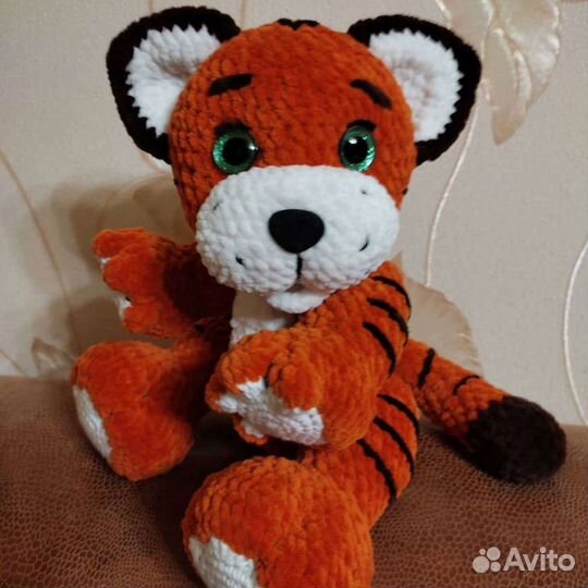 Вязанная игрушка тигр