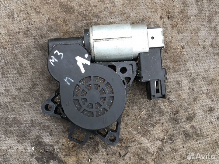Мотор стеклоподъемника Мазда 3 BK
