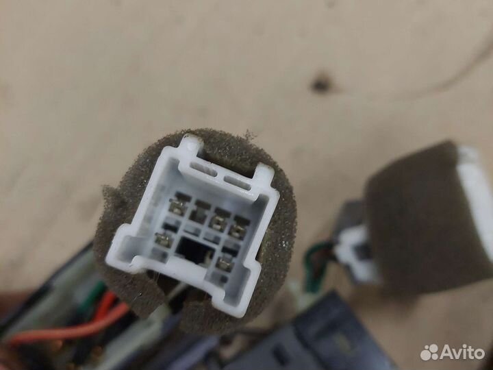 Кнопки стеклоподъемника Kia Sportage 1