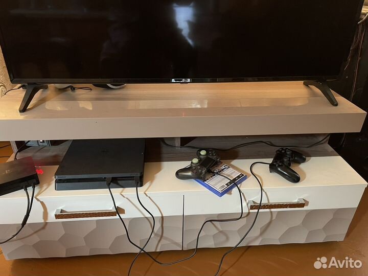 Игровая приставка ps4