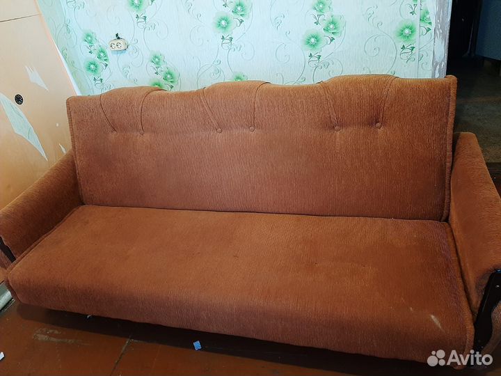 Диван