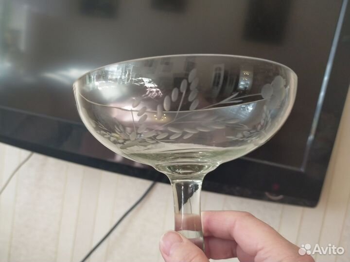 Вазы, кофейные пары,вилки,ножи