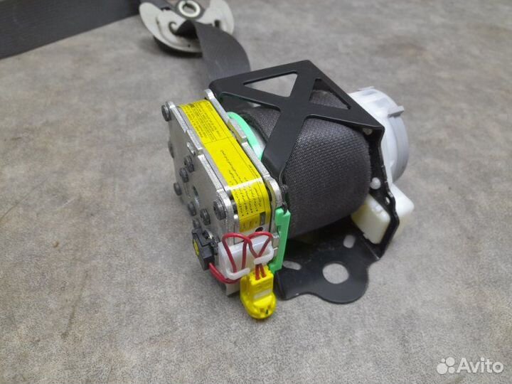 Ремень безопасности передний левый Toyota Corolla