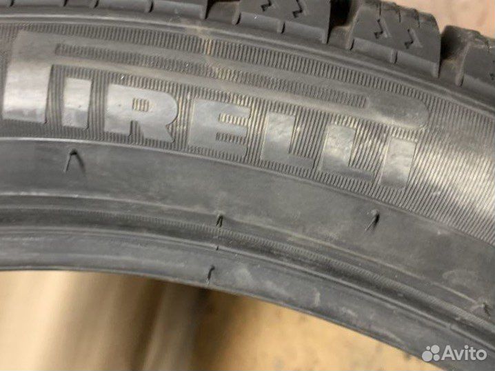 Pirelli Ice Zero 245/40 R18 97H