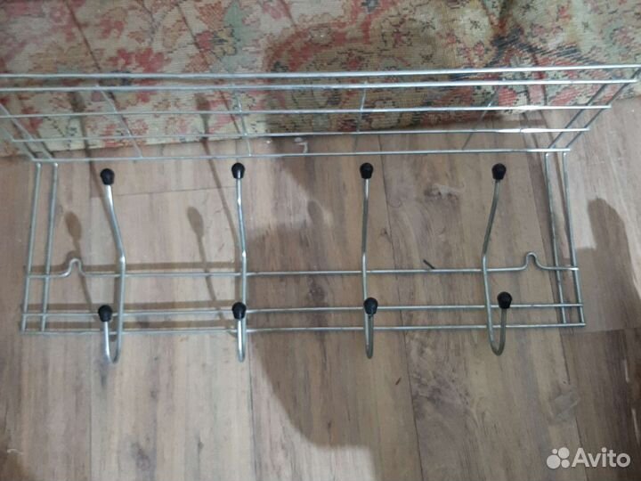 Вешалка для одежды на стену