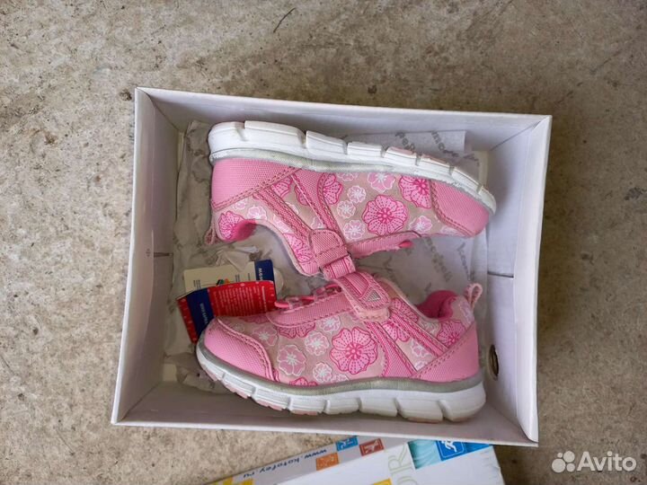 Кроссовки женские 25 размер на девочку