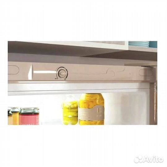 Холодильник Indesit ITR 4200 E бежевый