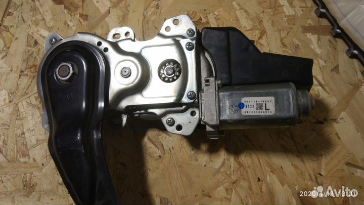 Механизм открывания крышки багажника Lexus LS