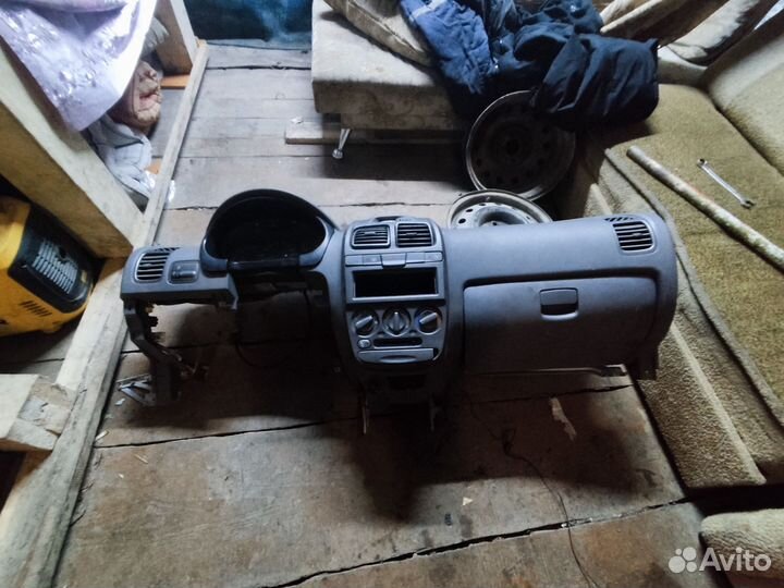 Торпедо панель hyundai accent 2