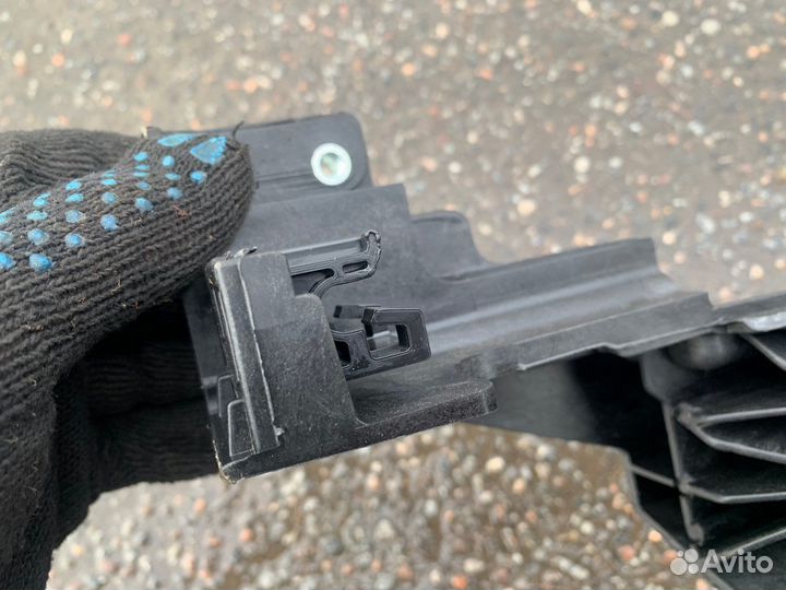 Кронштейн фары левый Elantra 3