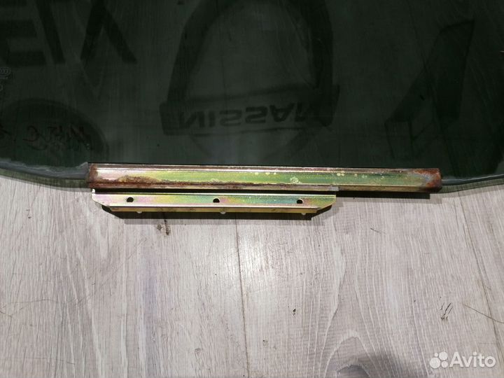 Стекло боковое двери Geely MK cross Лев