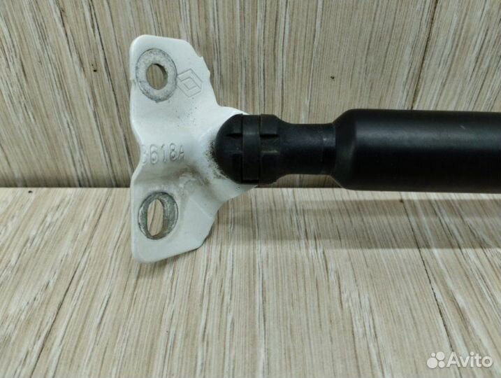 Амортизатор крышки багажника Renault Kaptur