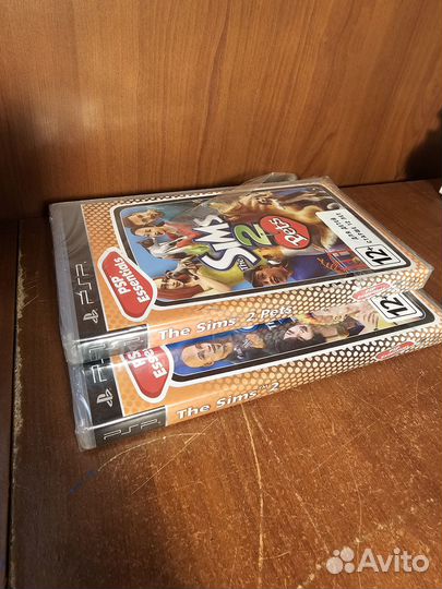 Две части The Sims 2, для Sony PSP, в пленке