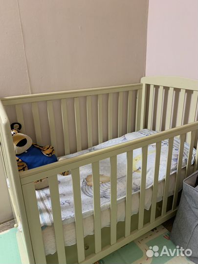 Детская кровать + пеленальный комод