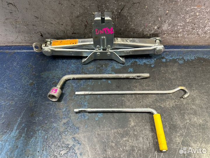 Домкрат Nissan X-Trail T31