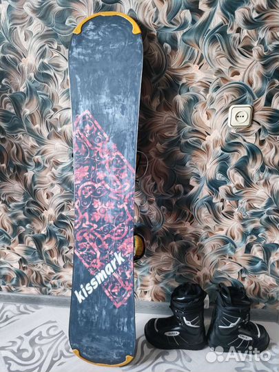 Сноуборд с креплением и ботинки