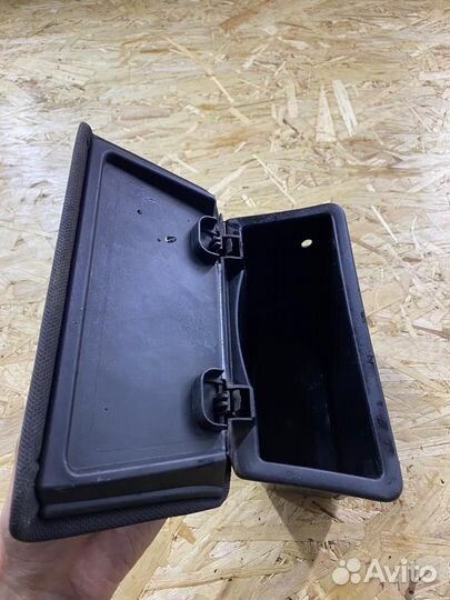 Бардачок Renault Megane 2007