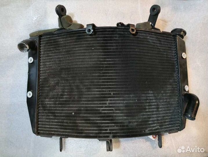 Оригинальный радиатор Yamaha YZF-R6 06-15