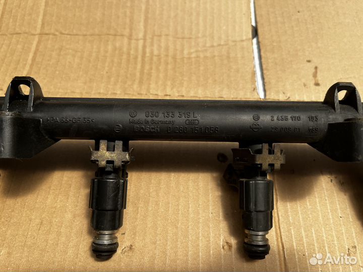 Топливная рампа с форсунками Volkswagen 030133329H