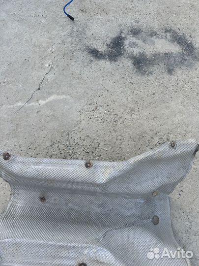 Тепловой экран топливного бака mercedes w251