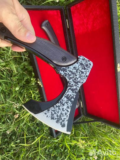 Кованые красивые и мощные топоры для дров