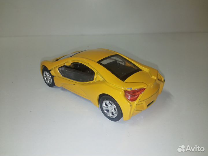 Модель автомобиля металлическая 