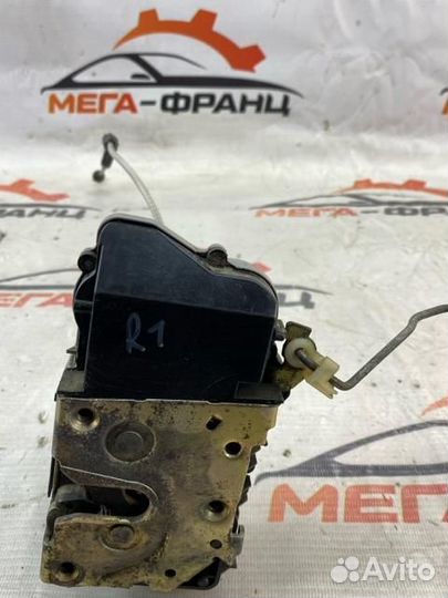 Замок двери передний правый Peugeot 307 легковой