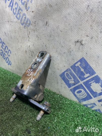 Петля двери передняя правая Mitsubishi Lancer 9