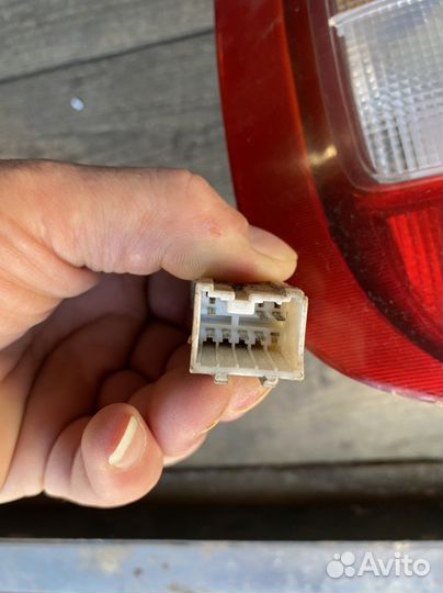 Фонарь задний левый