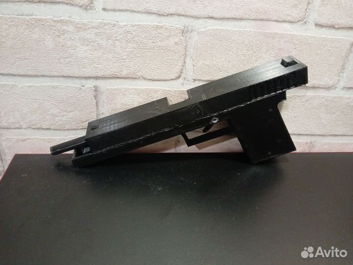 Пластиковый пистолет 