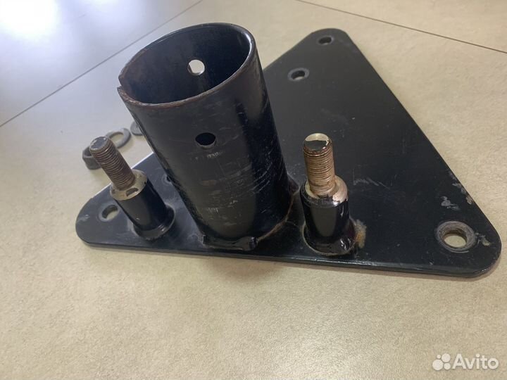 Кронштейн запасного колеса mercedes w463